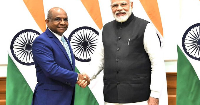 Dhivehi Gaumiyyatha Beheygothun Shaahidh Dhekkevi Vaahkah ah Minister Naseerge Ra'hdhu