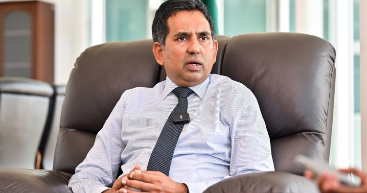 Kureege raeesunna, raees dr muizzu verikan kuraathan fenumun hajameh nuvey: saeedh