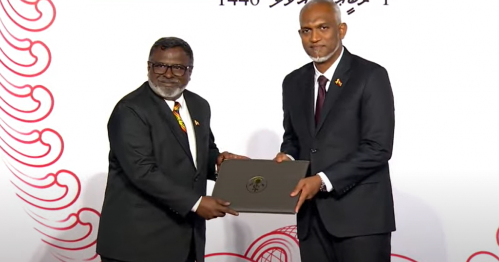 Hiyvaru dhinumuge inaam 10 beyfulhunnah