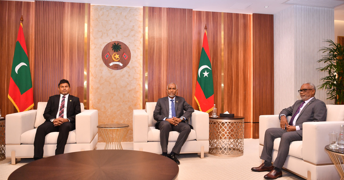 Raeesuljumhoorihyaa America ah furaavadaigenfi