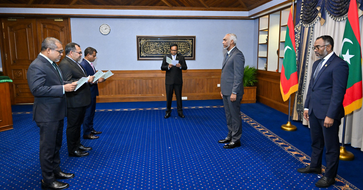 Vazeerunge majileehah badhaluthakeh raees gennavaifi