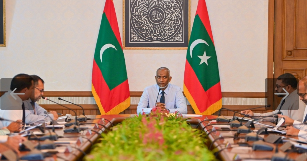 Fathuruverikanq dhemehehtumah dhivehinge hithah hifahahtan jehey: raees