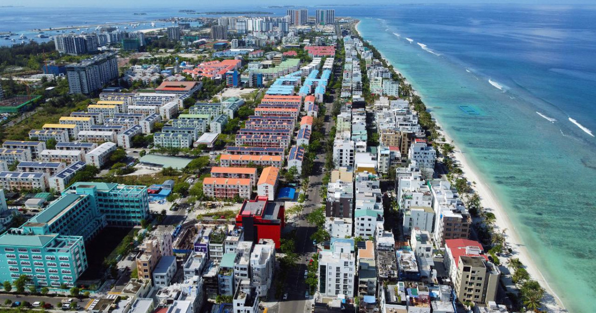 Hulhumale falhu therein maruvefai oiy meehaku fenijje