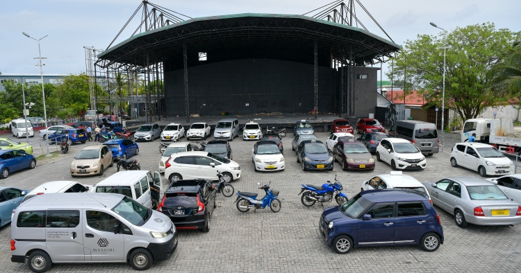 Alimas carnival stage thalhaalai aa stage eh alhanee